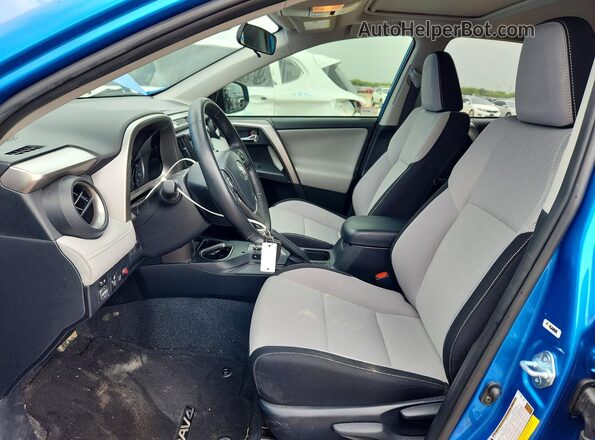 JTMWFREV6HJ147964 2017 TOYOTA RAV4 Blue წინა სალონის ხედი