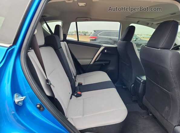 JTMWFREV6HJ147964 2017 TOYOTA RAV4 Blue უკანა სავარძლების ხედი