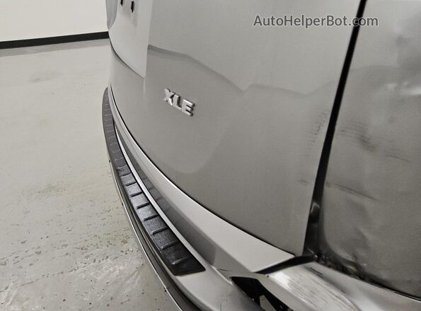 JTMWFREV6JJ194806 2018 TOYOTA RAV4 Gray 