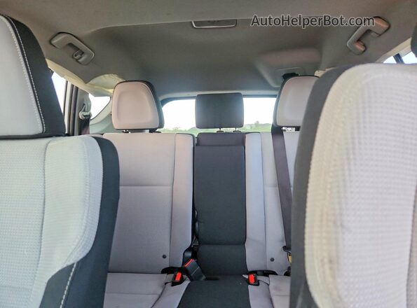 JTMWFREV8HD102362 2017 TOYOTA RAV4 Белый Вид задних сидений