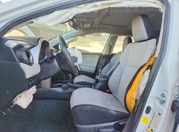 JTMWFREV8HD102362 2017 TOYOTA RAV4 Белый Вид салона спереди