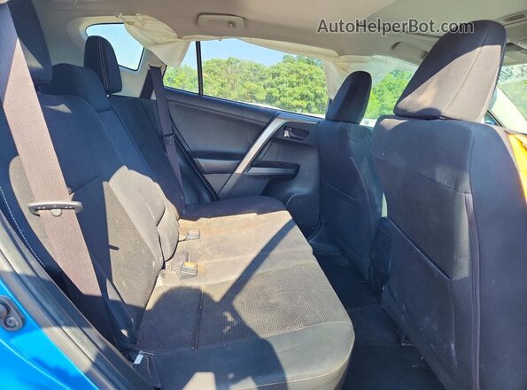 JTMWFREV8HJ100760 2017 TOYOTA RAV4 Blue უკანა სალონის ხედი
