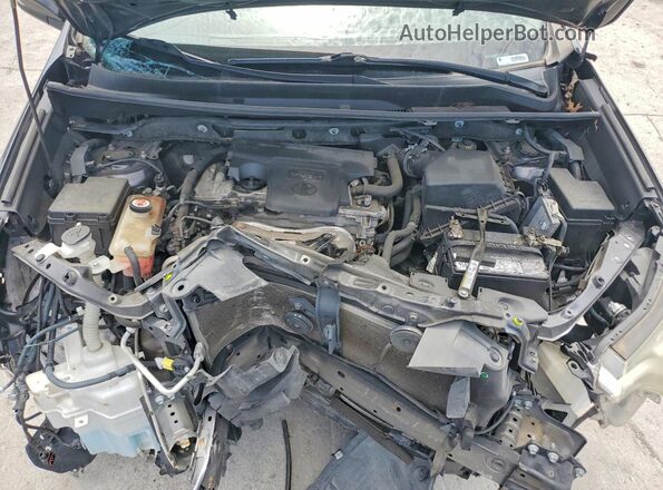 JTMWFREV8HJ139462 2017 TOYOTA RAV4 Gray Widok komory silnika
