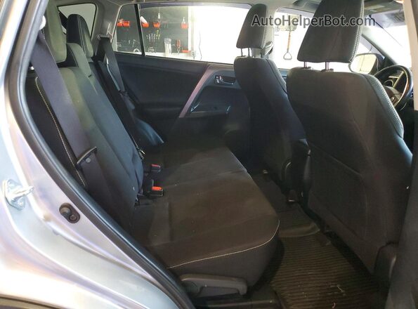 JTMWFREVXJJ194968 2018 TOYOTA RAV4 Silver Widok wnętrza z tyłu