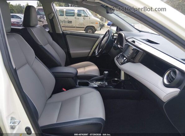 JTMYFREV2JJ167028 2018 TOYOTA RAV4 White Вид салону спереду