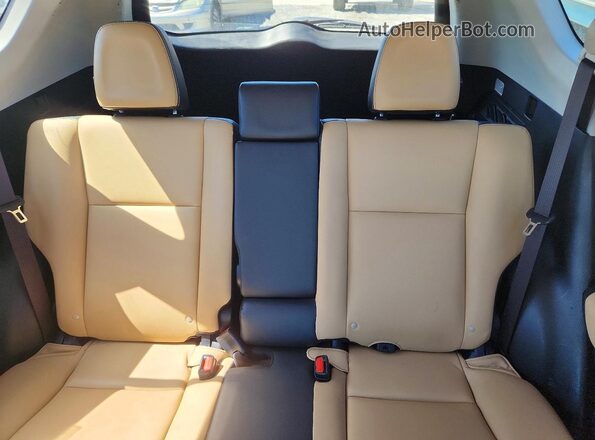 JTMYFREV5GJ069958 2016 TOYOTA RAV4 Red Vista de los asientos traseros