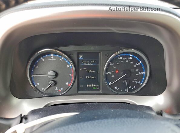 JTMYFREV5JJ724983 2018 TOYOTA RAV4 Белый Вид щитка приборов