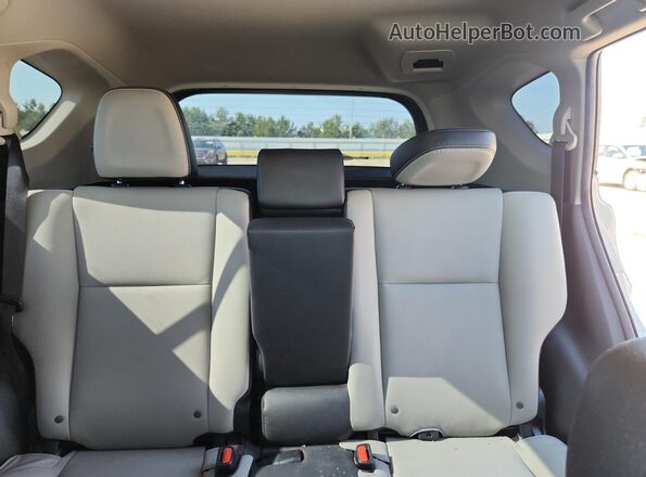 JTMYFREV8JJ198588 2018 TOYOTA RAV4 White უკანა სავარძლების ხედი