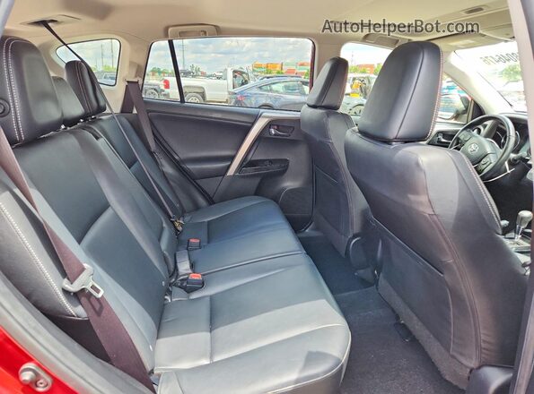 JTMYFREVXHJ111154 2017 TOYOTA RAV4 Red Vista de los asientos traseros
