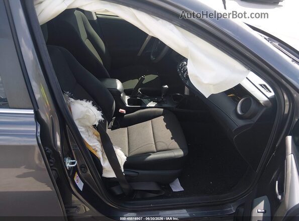 JTMZFREV1HJ712067 2017 TOYOTA RAV4 Gray Widok wnętrza z przodu