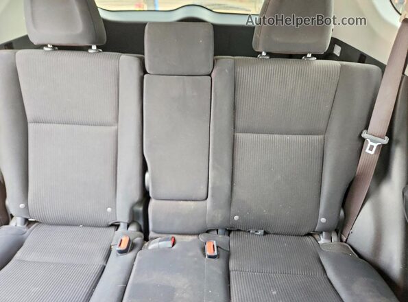 JTMZFREV2HJ134111 2017 TOYOTA RAV4 White Вид задніх сидінь