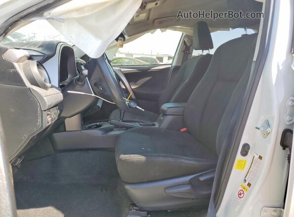 JTMZFREV4JJ747806 2018 TOYOTA RAV4 White Front interior view