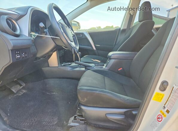 JTMZFREV5HJ138282 2017 TOYOTA RAV4 White Вид салону спереду