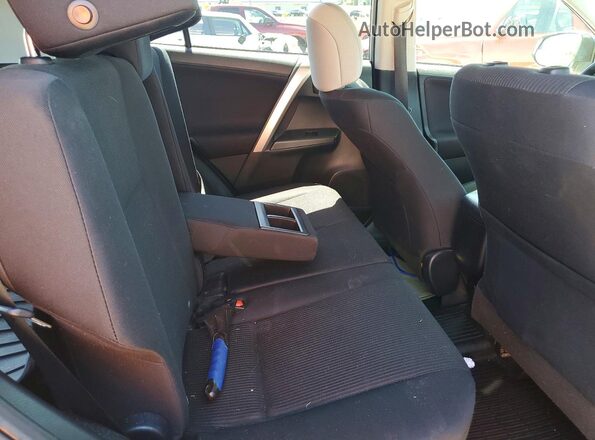 JTMZFREV6JJ166369 2018 TOYOTA RAV4 Silver Вид задньої частини салону