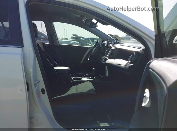 JTMZFREV6JJ729629 2018 TOYOTA RAV4 White Front interior view