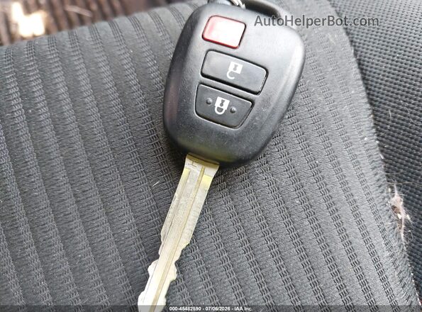JTMZFREV8HJ119046 2017 TOYOTA RAV4 Red Вид панелі приладів
