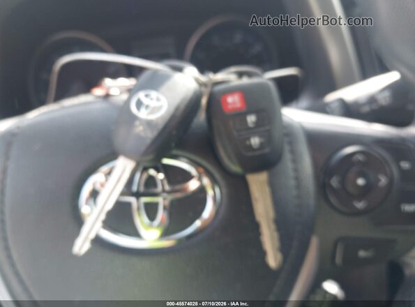 JTMZFREV9JJ154555 2018 TOYOTA RAV4 White Widok deski rozdzielczej