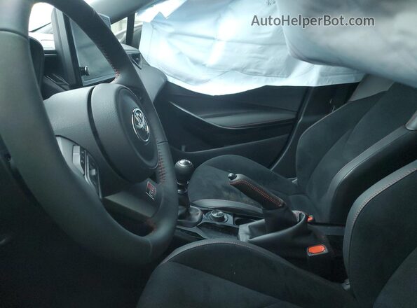 JTNABAAE2SA018068 2025 TOYOTA GR Белый Вид салона спереди