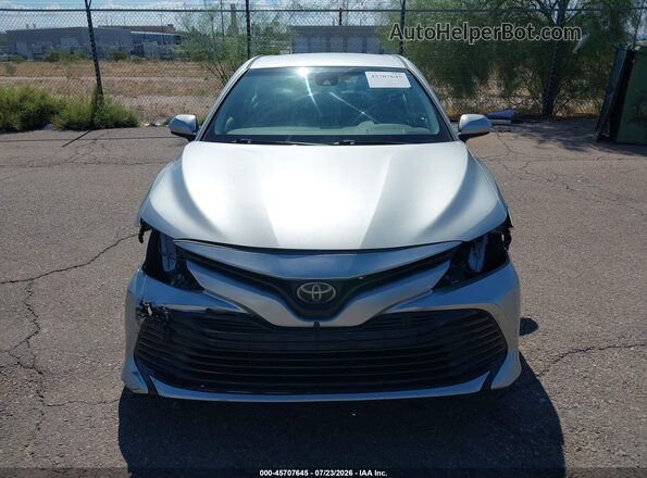 JTNB11HK0J3020892 2018 TOYOTA CAMRY Silver Widok wnętrza z tyłu
