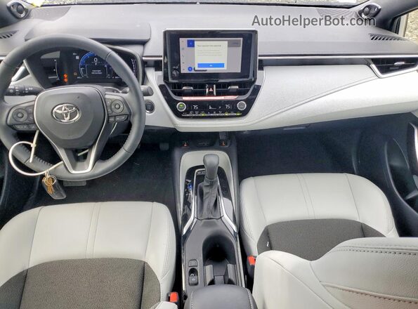 JTNC4MBE3T3258108 2026 TOYOTA COROLLA Silver Widok deski rozdzielczej