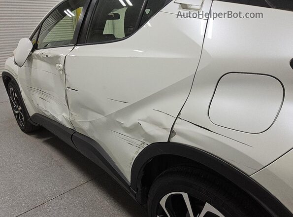 JTNKHMBX0M1108133 2021 TOYOTA C-HR White 