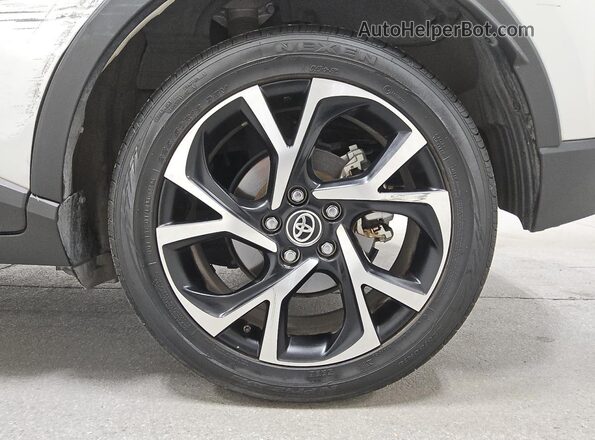 JTNKHMBX0M1108133 2021 TOYOTA C-HR White 