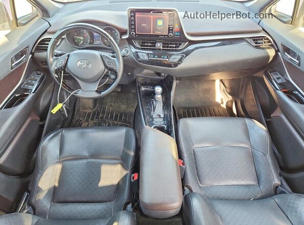 JTNKHMBX1K1028756 2019 TOYOTA C-HR Silver Widok deski rozdzielczej