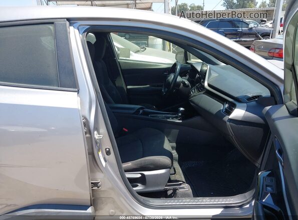 JTNKHMBX3K1054663 2019 TOYOTA C-HR Серебряный Вид салона спереди