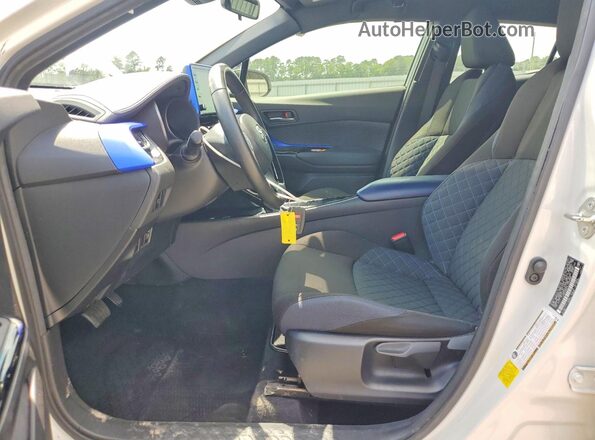 JTNKHMBX4L1090024 2020 TOYOTA C-HR White Вид салону спереду