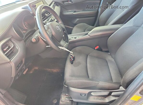 JTNKHMBX7J1007621 2018 TOYOTA C-HR Серебряный Вид салона спереди