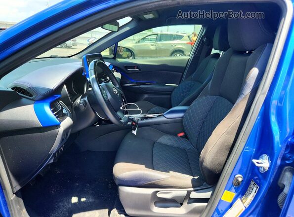 JTNKHMBX8L1085778 2020 TOYOTA C-HR Blue Вид салону спереду