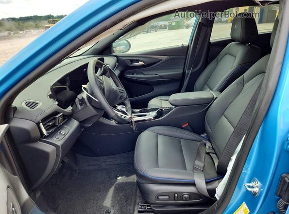 KL47LBEP1TB056975 2026 BUICK OTHER Синий Вид салона спереди