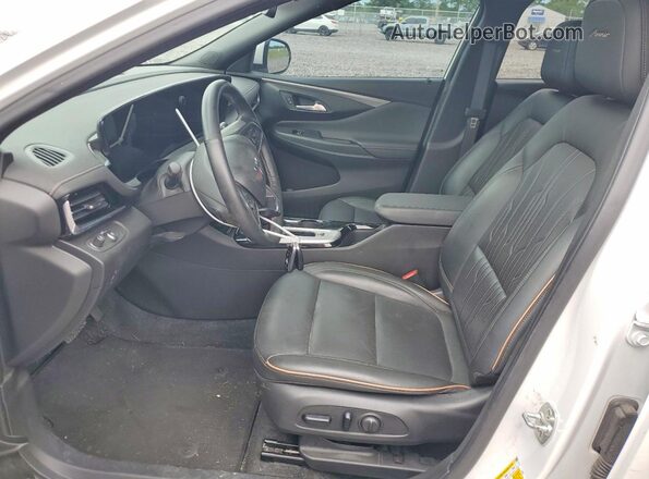 KL47LCE21RB095438 2024 BUICK OTHER White Вид салону спереду
