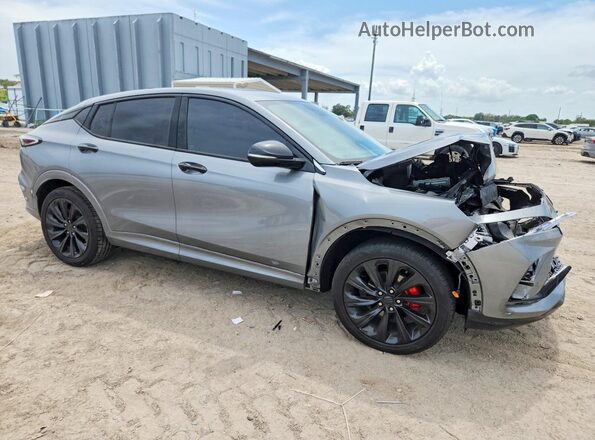 KL47LCE26RB027622 2024 BUICK OTHER Серый Передняя правая четверть