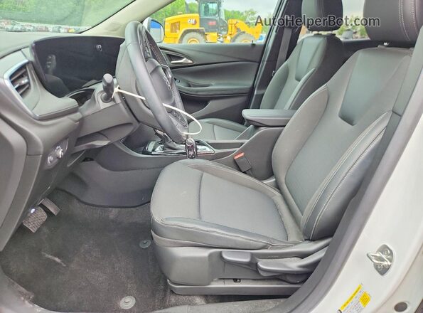 KL4AMBS21RB039369 2024 BUICK ENCORE White Вид салону спереду