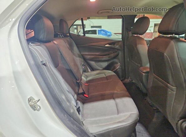 KL4AMBS24RB198631 2024 BUICK ENCORE White Widok wnętrza z tyłu