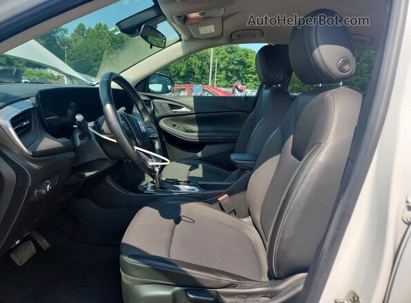 KL4AMBS24RB198631 2024 BUICK ENCORE White Widok wnętrza z przodu
