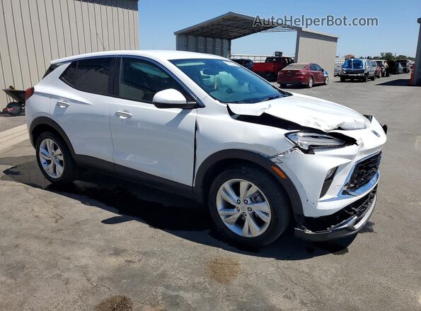 KL4AMBSL1SB215688 2025 BUICK ENCORE Белый Передняя правая четверть