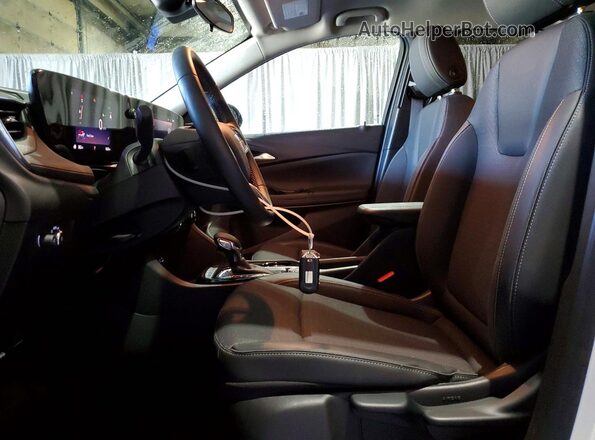 KL4AMCSL3TB119651 2026 BUICK ENCORE White Vista interior delantera