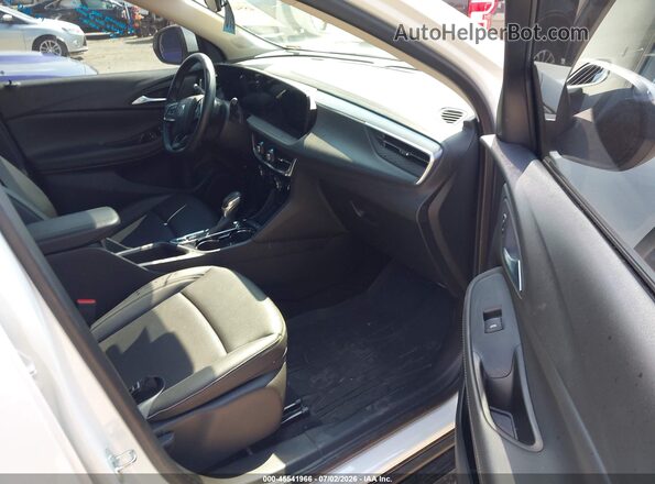 KL4AMESLXRB002993 2024 BUICK ENCORE White Widok wnętrza z przodu