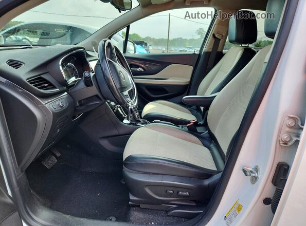 KL4CJASB0JB670999 2018 BUICK ENCORE Белый Вид салона спереди