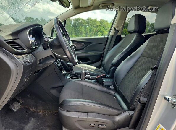 KL4CJASB8KB886309 2019 BUICK ENCORE Серебряный Вид салона спереди