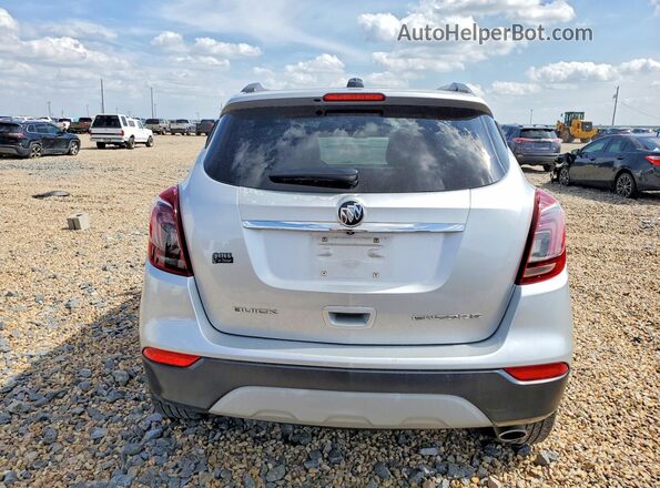 KL4CJASB9JB578953 2018 BUICK ENCORE Серебряный Вид сзади
