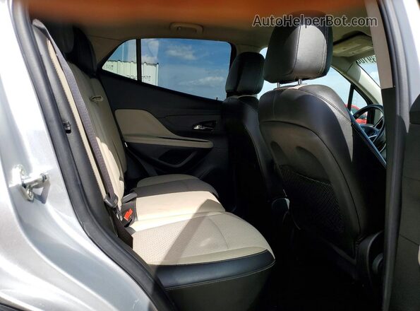 KL4CJASB9JB578953 2018 BUICK ENCORE Серебряный Вид задней части салона