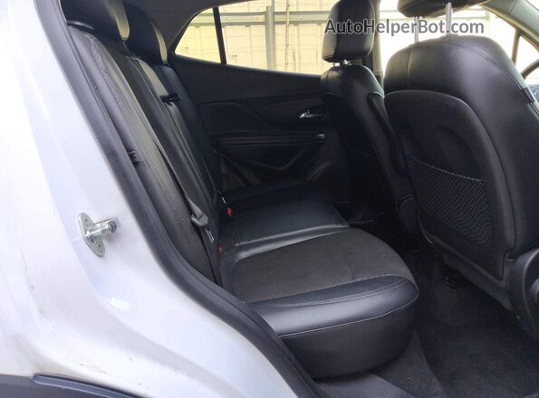 KL4CJASBXJB705726 2018 BUICK ENCORE White Vista interior trasera