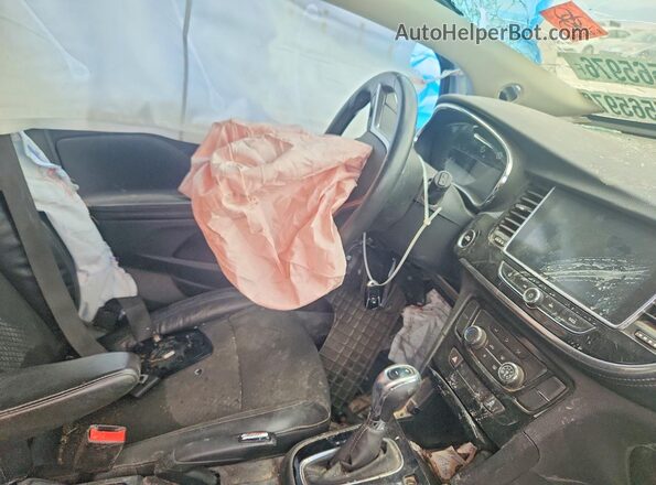 KL4CJESB1HB023948 2017 BUICK ENCORE Silver Front interior view