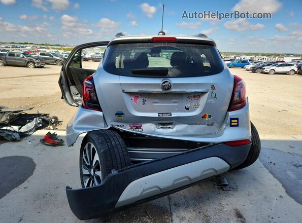 KL4CJESM1MB363192 2021 BUICK ENCORE Серебряный Вид сзади