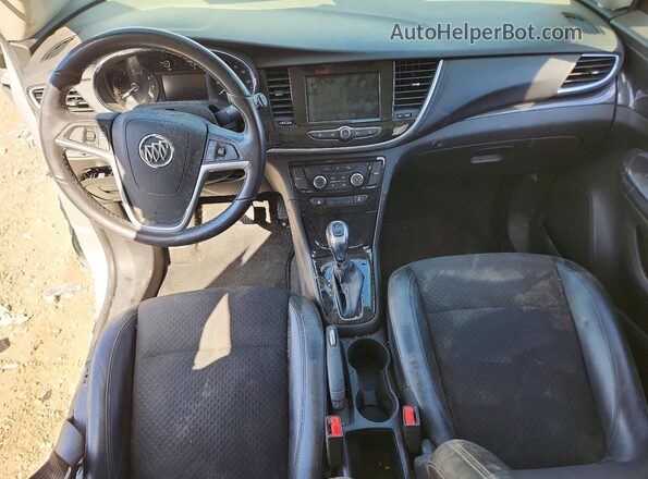 KL4CJESM1MB363192 2021 BUICK ENCORE Серебряный Вид панели приборов