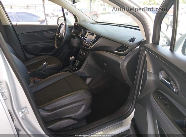 KL4CJESM5NB520918 2022 BUICK ENCORE Silver Вид салону спереду
