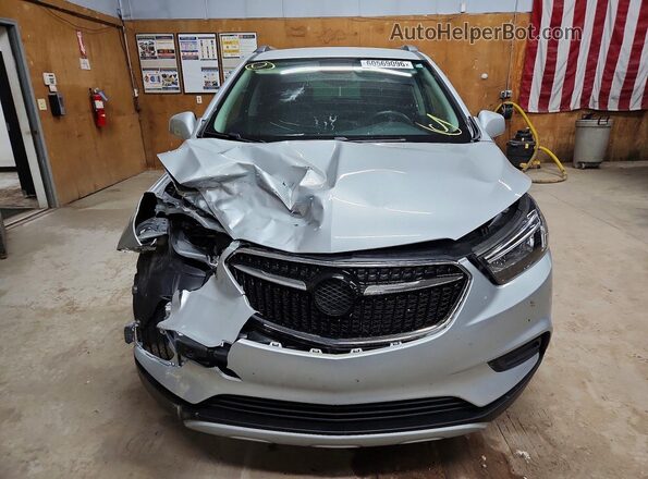 KL4CJESM9NB538113 2022 BUICK ENCORE Серебряный Вид спереди